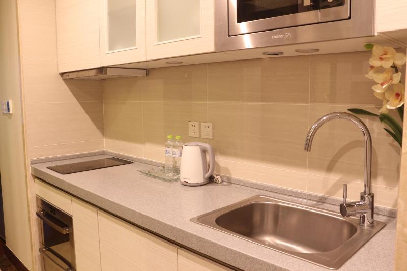 Qingdao Elegant Central Apartment - image 4