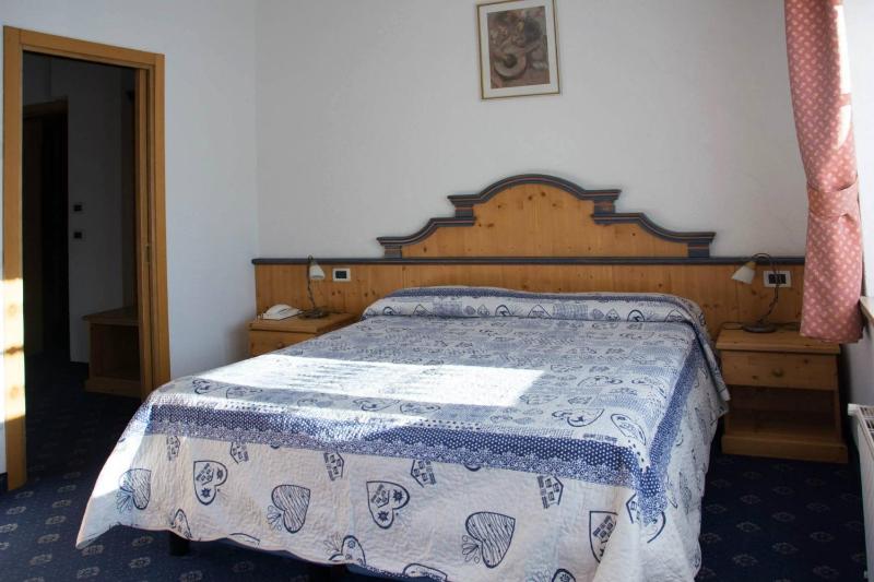 Triple Room with Terrace image 3