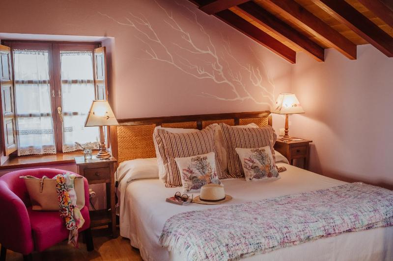 Double or Twin Room image 2