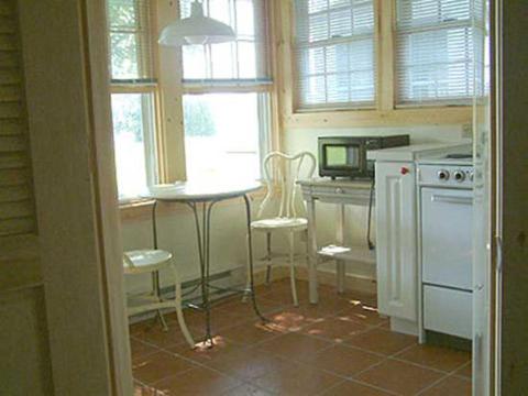One-Bedroom Cottage image 3