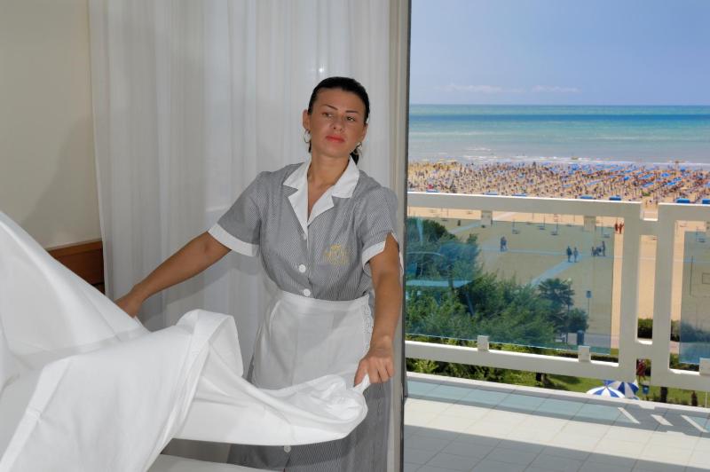 Double or Twin Room with Sea View image 3