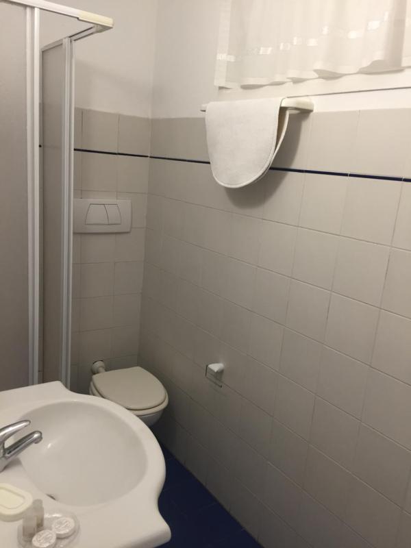 Double or Twin Room image 4