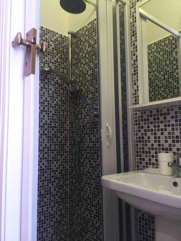 Small Double Room image 2