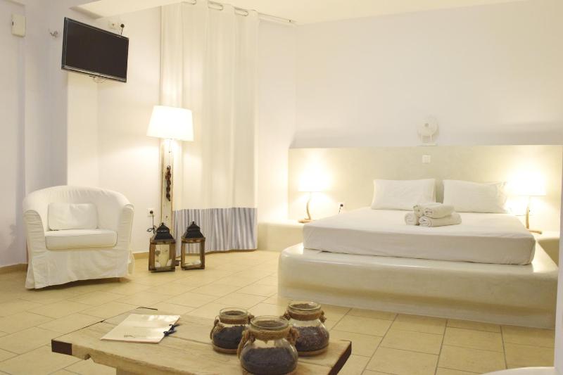 Honeymoon Suite image 4