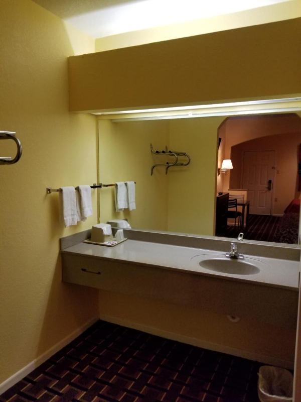 Double Room with Two Double Beds image 3