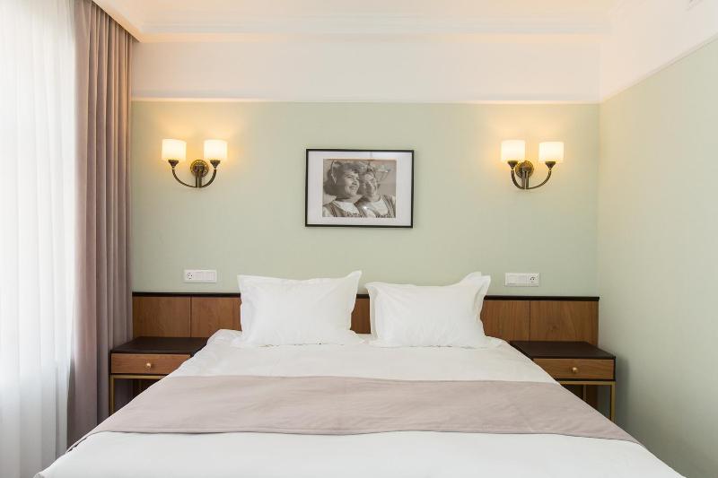 Standard Double Room image 3