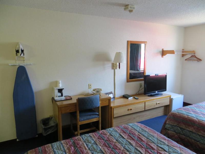 2 Queen Beds. Non-Smoking image 1