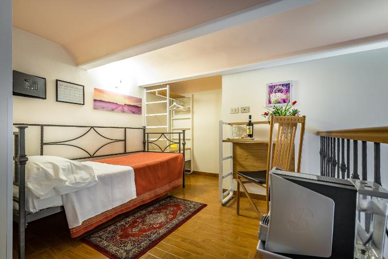 Triple Room image 4