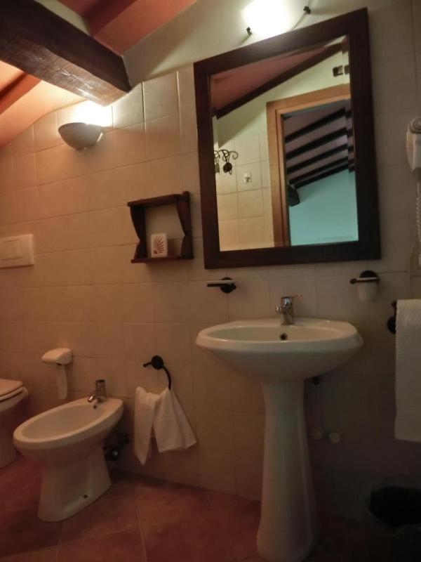 Double Room image 4