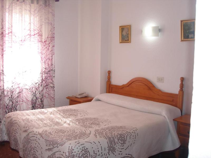 Single Room image 3