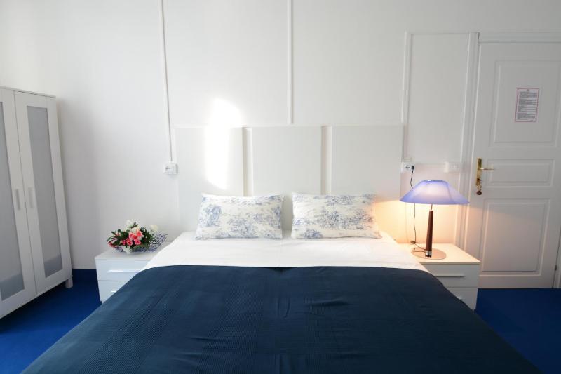 Junior Suite with Balcony image 1
