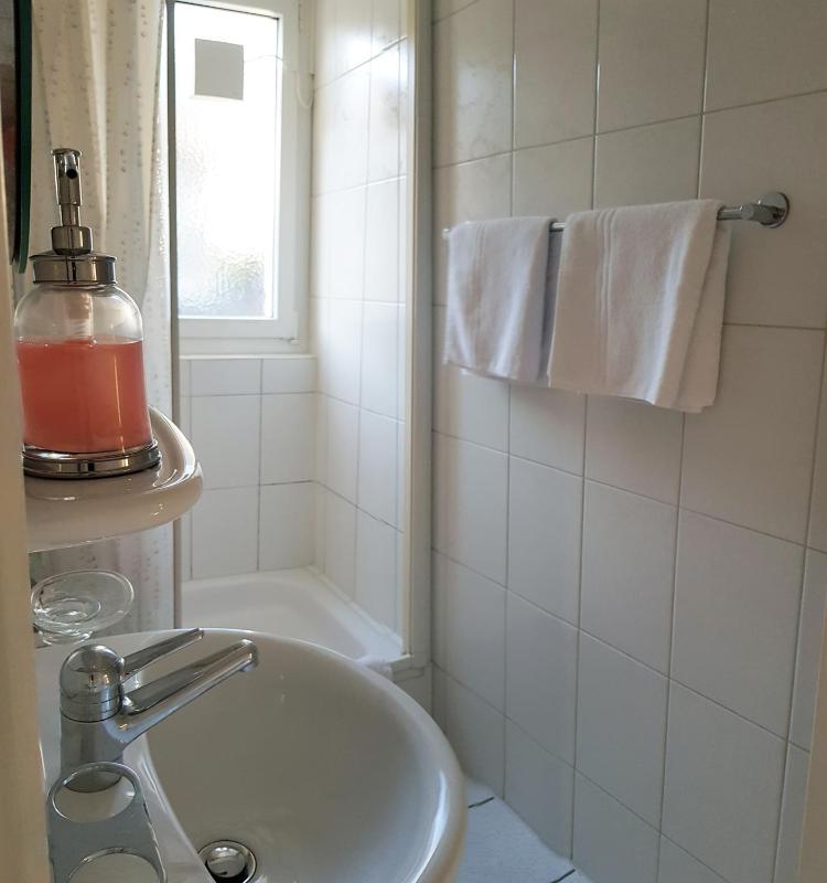 Standard Triple Room image 4