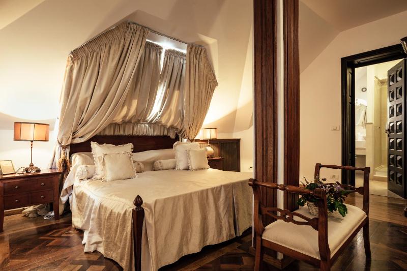 Superior Double Room image 3