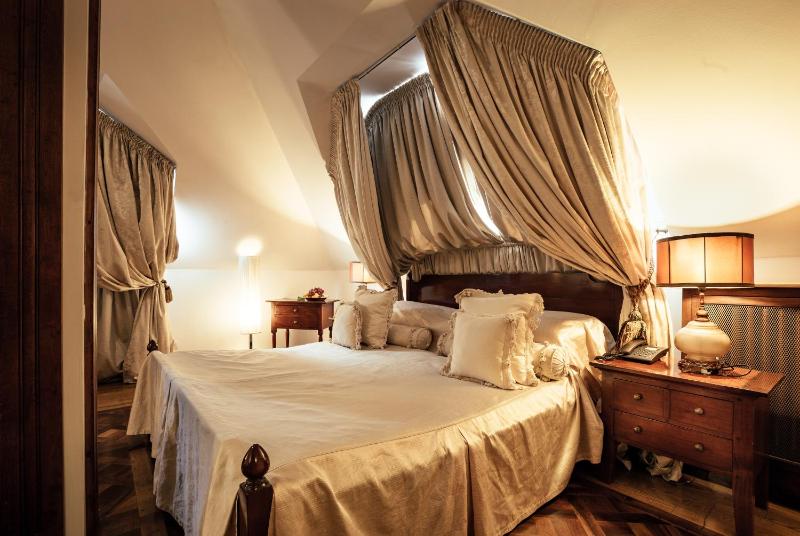 Superior Double Room image 4