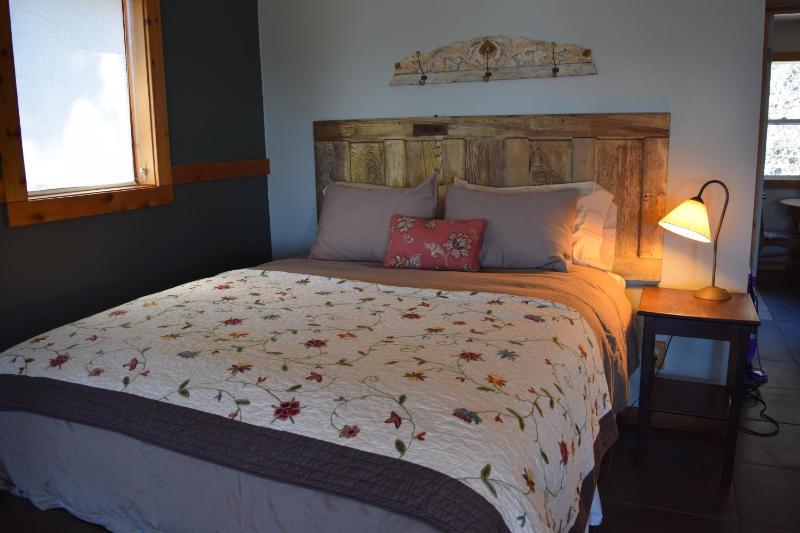 Deluxe Queen Suite image 3