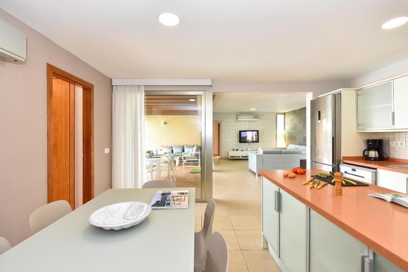 Salobre Villa with Pool Par 4 nr 9 by VillaGranCanaria - image 32