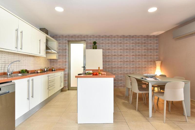 Salobre Villa with Pool Par 4 nr 9 by VillaGranCanaria - image 37