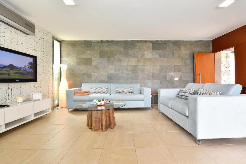 Salobre Villa with Pool Par 4 nr 9 by VillaGranCanaria - image 24
