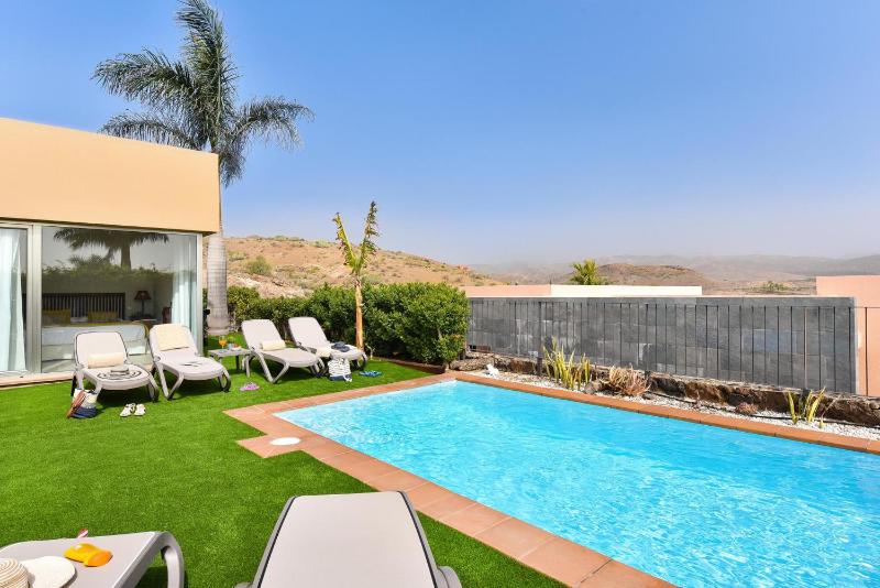 Salobre Villa with Pool Par 4 nr 9 by VillaGranCanaria - image 4