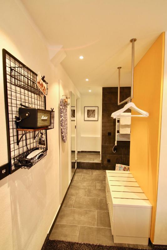 Queen Studio image 1