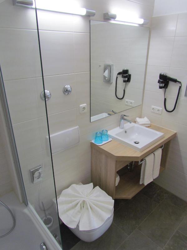 Superior Single Room with Garden View image 3