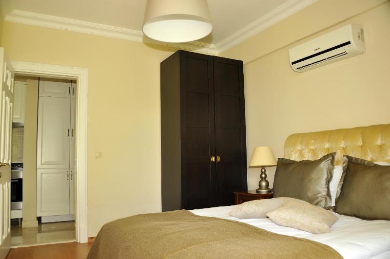 Standard Suite image 3