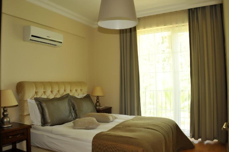 Standard Suite image 4