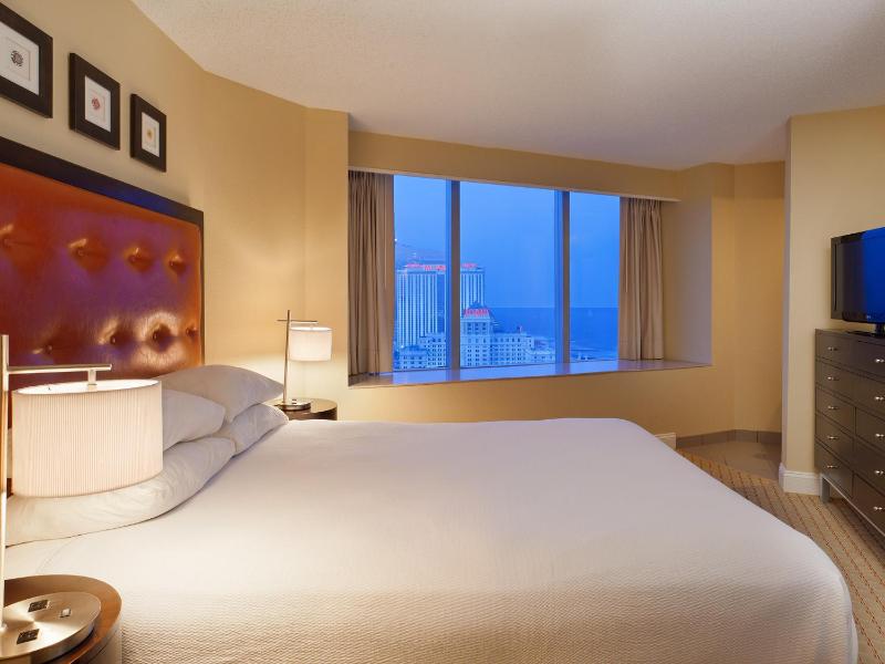 One-Bedroom Suite image 3