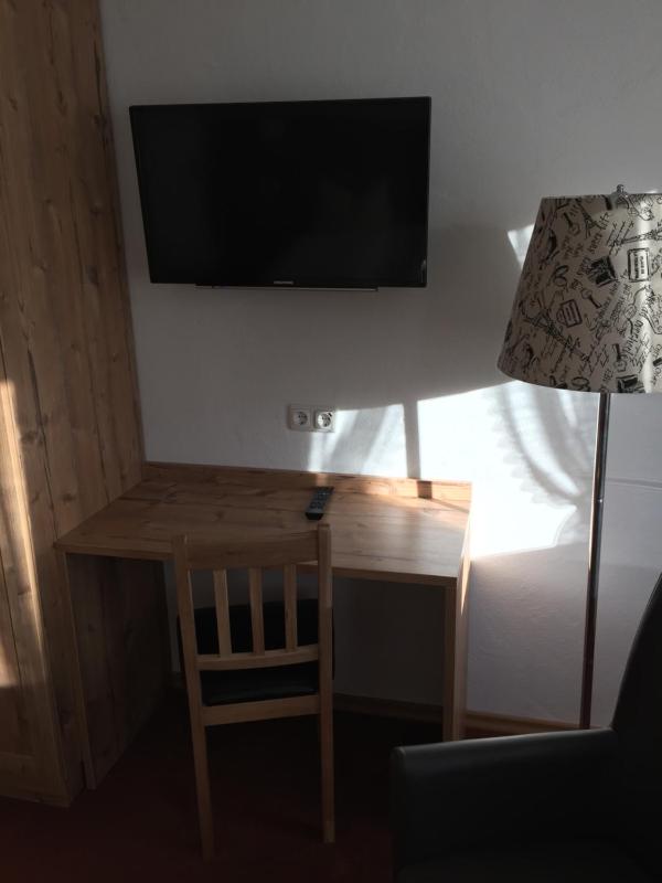 Deluxe Double Room with Balcony image 2