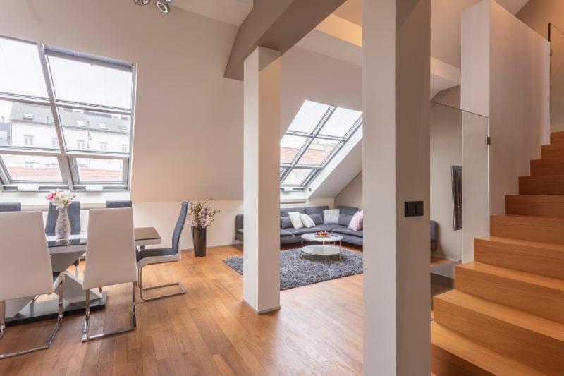 LUXURY CENTRAL DUPLEX WITH TERRACE - image 9