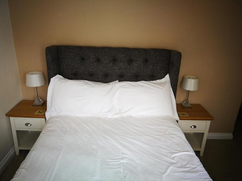 Small Double Room image 4