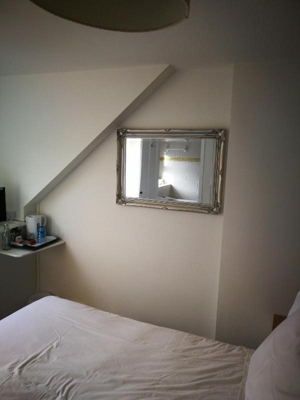 Small Double Room image 3