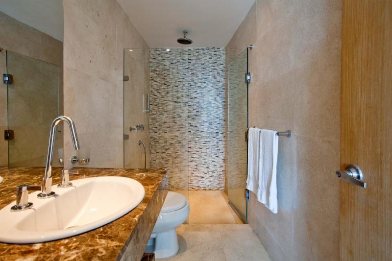 Bello apartamento dentro del Hotel Radisson Ocean Pavillion - image 9