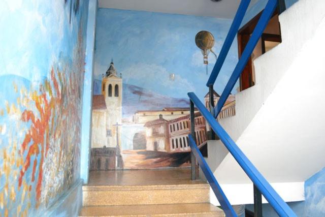 The Quito Guest House with Yellow Balconies for Travellers - image 11