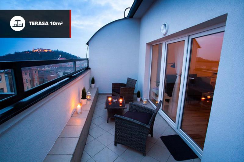 Deluxe Apartment with Terrace and parking image 4