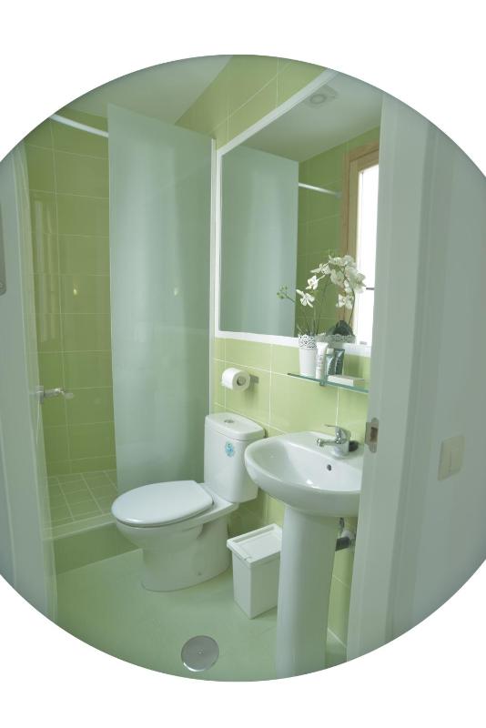 Double or Twin Room with Private Bathroom image 3