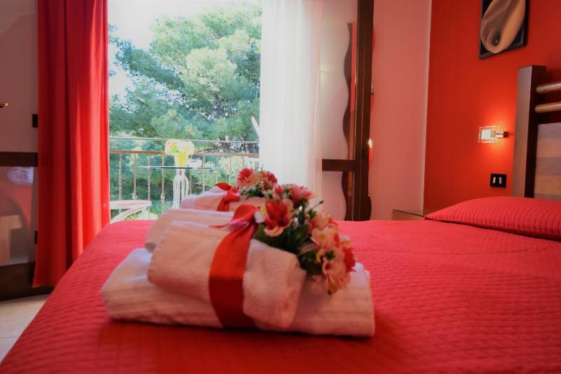 Double Room with Balcony image 2