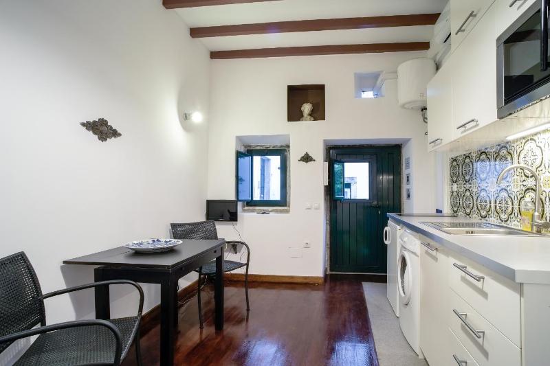 Studio Apartment image 3