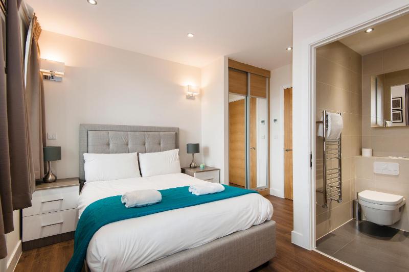 Two bedroom apartment with 2 private bathrooms image 3