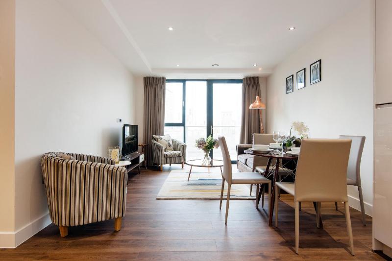 Two bedroom apartment with 2 private bathrooms image 3