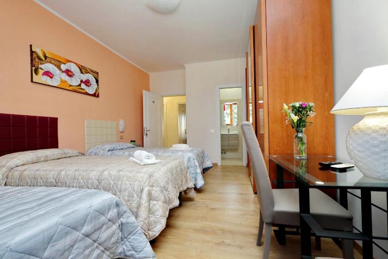 Triple Room image 4