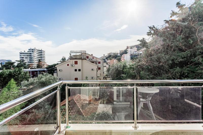 Apartments LORA Cetinjska - image 8
