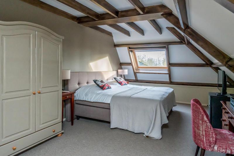 Luxury Twin Room image 4