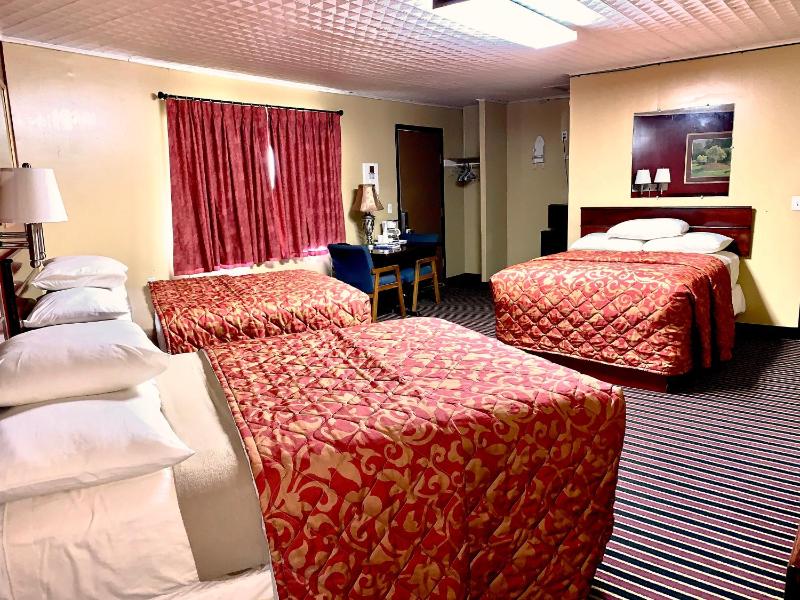 Triple Room with Three Double Beds - Non Smoking image 1