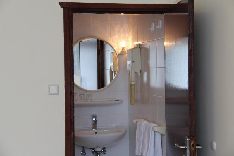 Comfort Single Room image 3