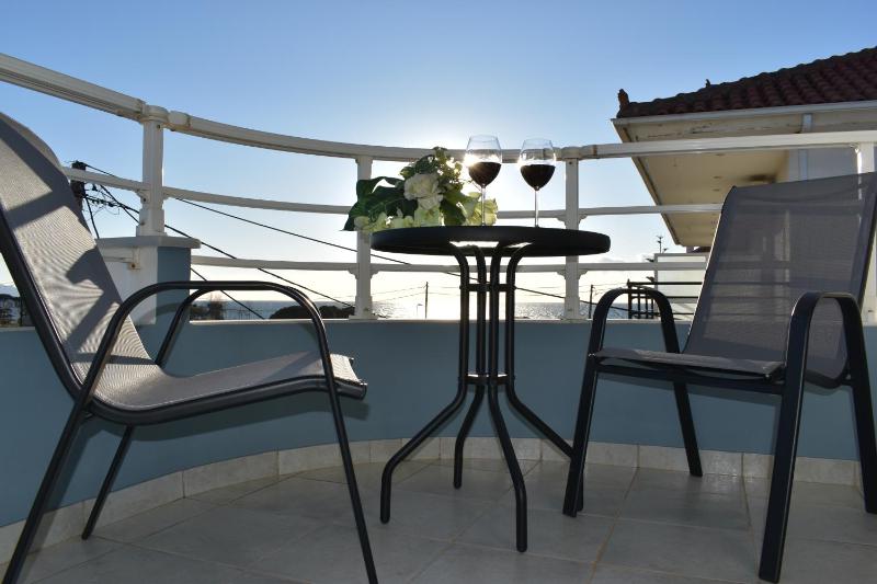 Quadruple Room with Balcony image 3