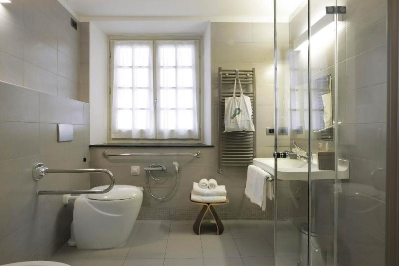 Deluxe Double or Twin Room with City View image 4