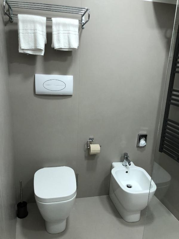 Quadruple Room image 2