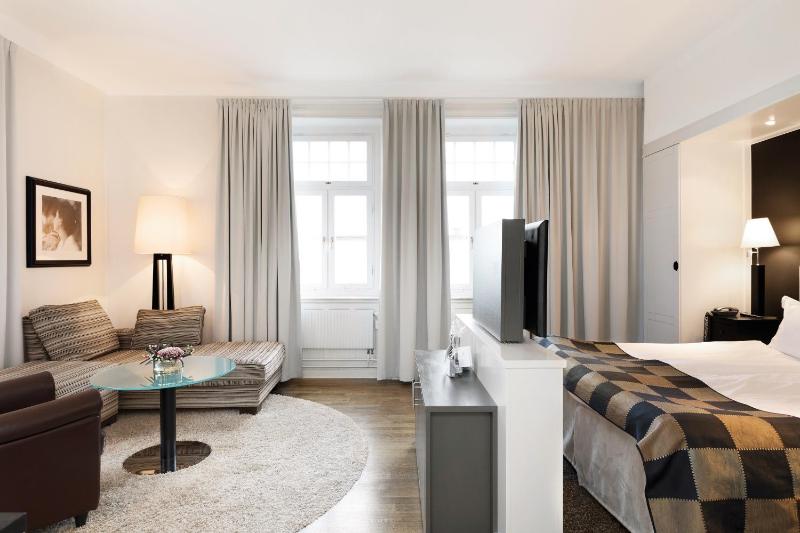 Deluxe Double Room image 3