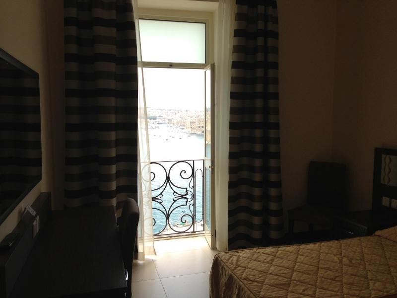 Grand Harbour Hotel - image 15